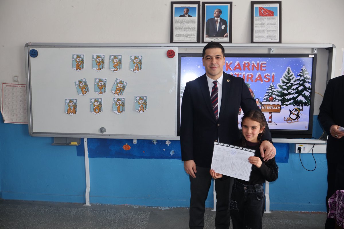 Kaymakamımız Salih Ağar; Gümüşgün İlkokulunda düzenlenen, "2025-2026 Eğitim ve Öğretim Yılı Birinci Yarıyıl Karne Dağıtım Töreni" ne katılarak, öğrencilerimizin karne sevincine ortak oldu. Kaymakamımız öğrenci, öğretmen ve velilere iyi tatiller diledi.
<a href="/gokmen_cicek_/">Gökmen Çiçek</a>