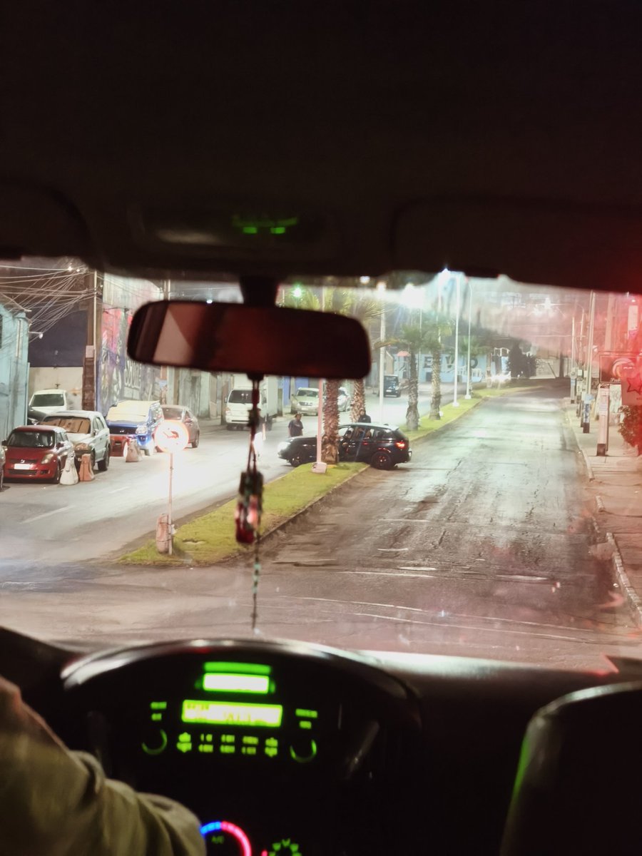 SebaTC_'s tweet image. En #iquique uno se estaciona dónde quiere 🤣