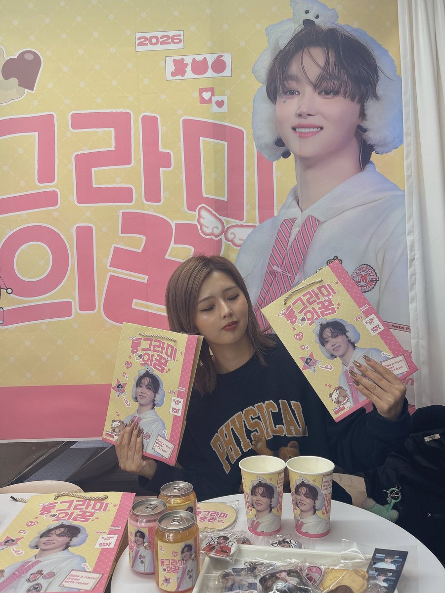 pechako95's tweet photo. 0116スングァンセンイルin弘大
2年連チャンで韓国きたよー🍊🧡
どこのカフェも可愛すぎて🥲🥹
スングァンHappy birthday🎂🧡 https://t.co/Qg93aDQEBy
