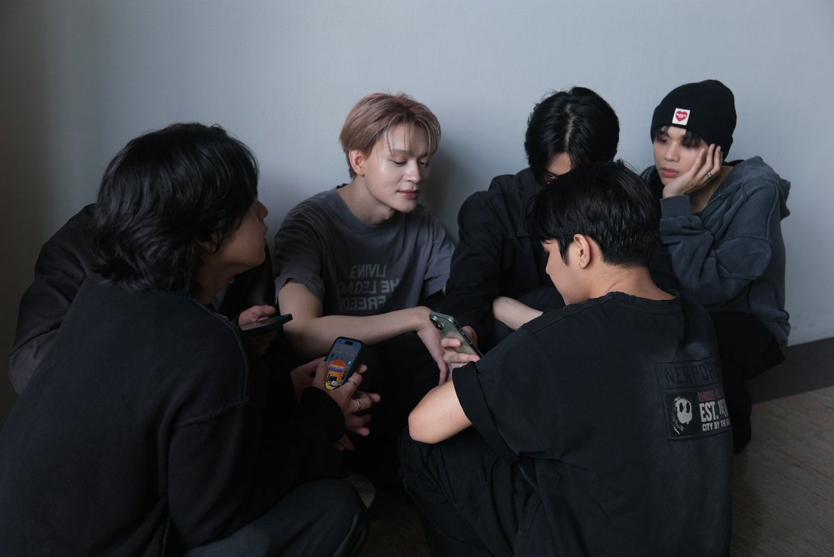 HORI7ON_twt's tweet image. [⚓️] where is🐯?? #WhereIsJeromy

#HORI7ON #호라이즌