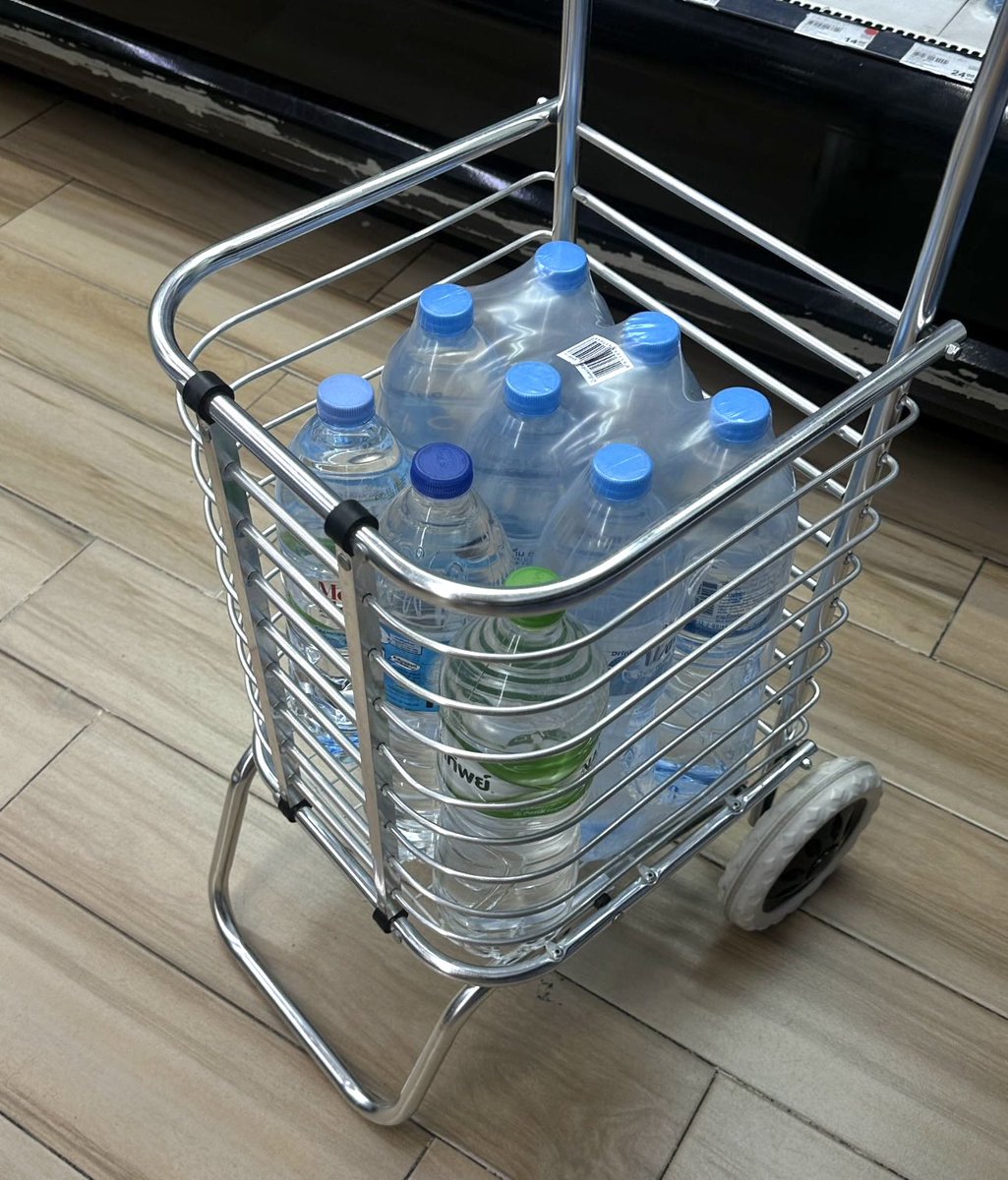 23jpeg's tweet image. วงการรถเข็นจ่ายตลาดคือสะดวกขึ้น 20000000% เพราะการยกแพ็คน้ำตอนอยู่คนเดียวไม่ใช่ปัญหาอีกต่อไป