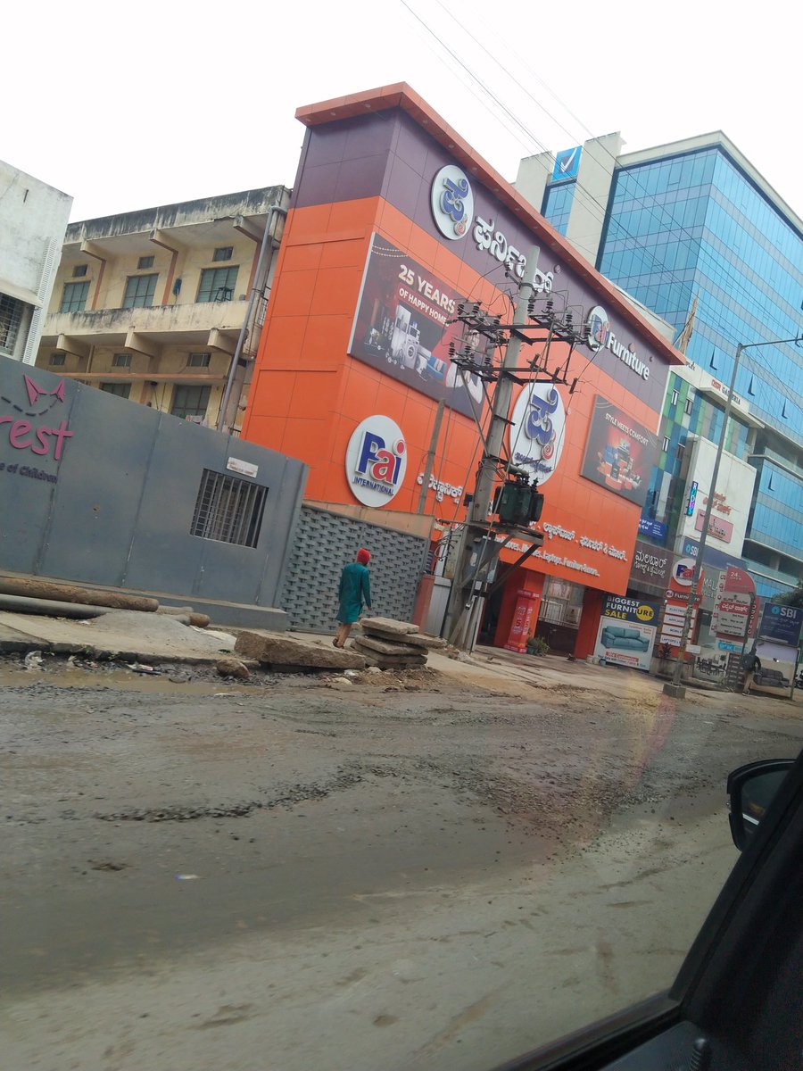bengalurupost1's tweet image. IIMB–Diary Circle = daily volte-volte for commuters.

These are no longer potholes, they’re craters.

How many of you have noticed this stretch? #Bengaluru 

PC : X/Luffy.