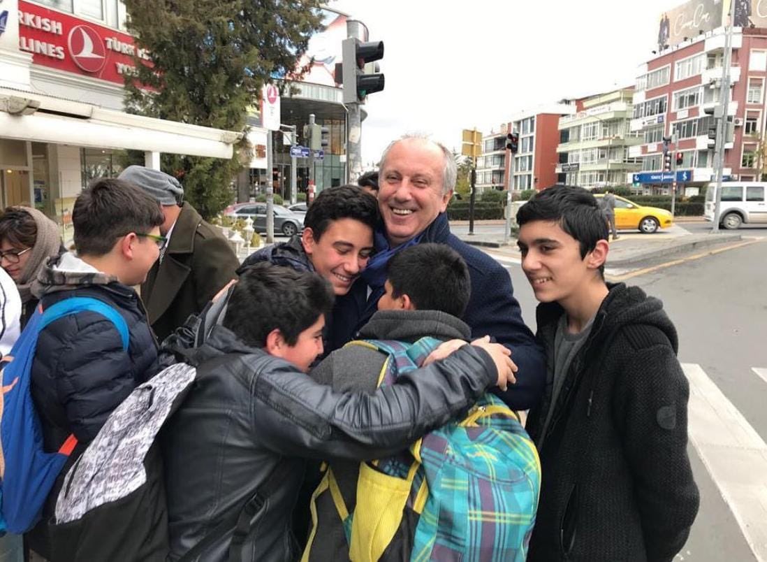 Çocuklar, evlatlarım; karneleri aldınız, ara tatil başladı. 🔔

Bir siyasetçi olarak değil bir öğretmeniniz olarak söylüyorum; Hayat elbette sadece test çözmekten ibaret değil. Dersinizi de çalışın, eksiklerinizi de kapatın ama oyununuzu da oynayın, tatilin keyfini de çıkarın.