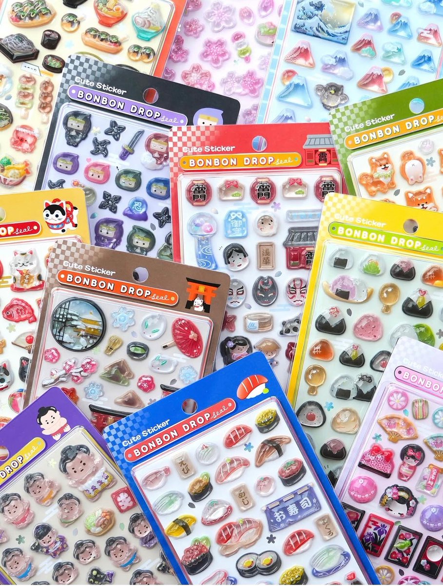 bonbon_drop's tweet image. 🎀 お知らせ 🎀

ボンボンドロップシール 和柄が再入荷します🌸✨

ロフト、ハンズ、ドンキホーテ(一部取り扱いのない店舗もあります)や観光地のお土産店などに来週〜月末にかけて順次入荷予定💖
※発売日は変更となる可能性がございます。

公式ストアもチェックしてくださいね⭐️