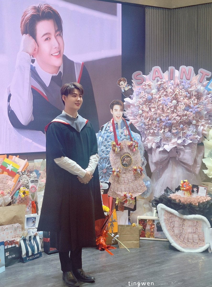 Find out how many Saint(s) are in this picture. 

SAINT MASTER GRADUATION
#เซ้นต์จบปริญญาโทแล้วครับ 
#Saint_sup #MingEr
