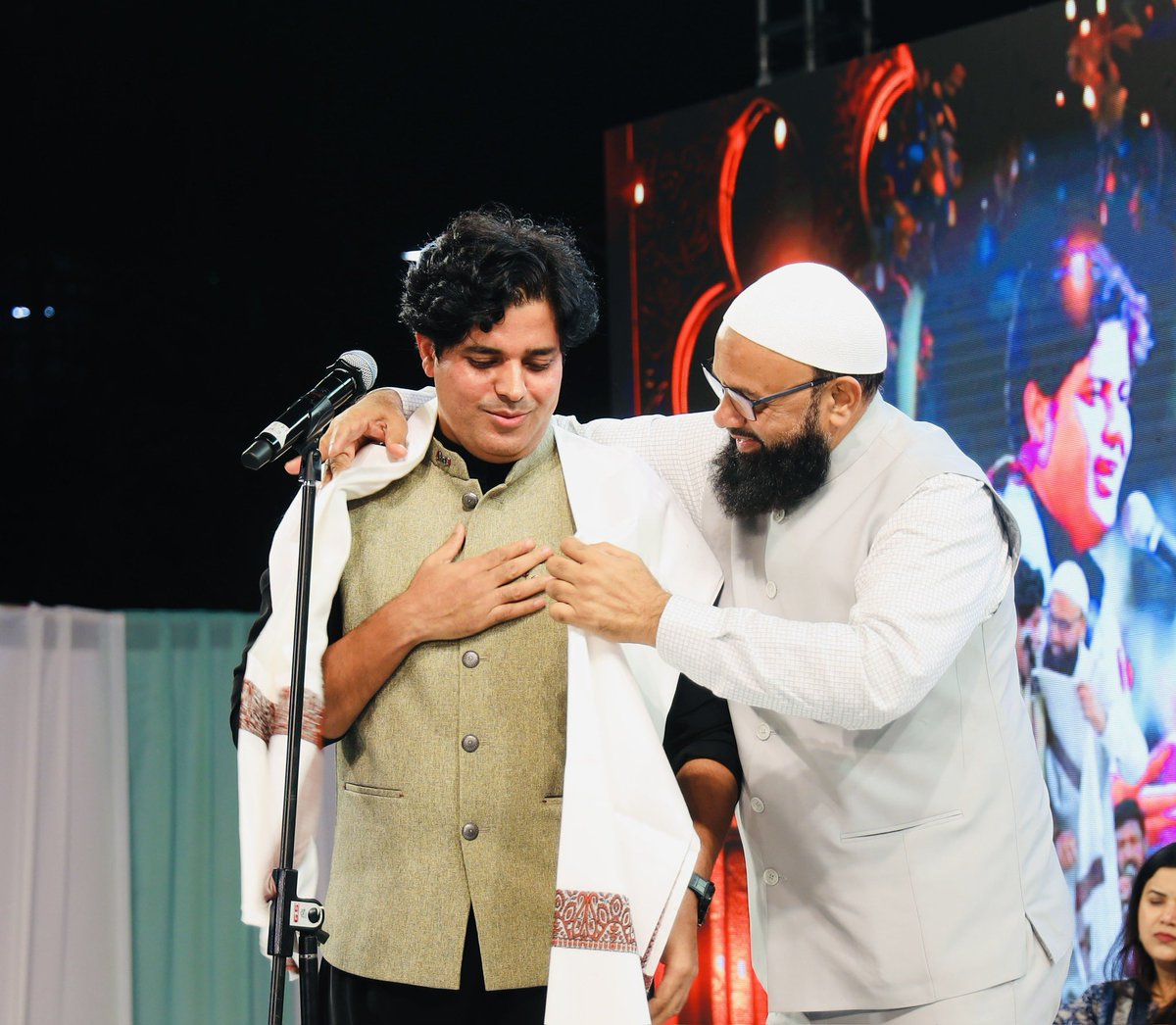 अल्पसंख्यक विभाग के पूर्व चेयरमैन और हमारे मज़बूत साथी हाजी बब्बू ख़ान जी को धारावी से बम्पर जीत की मुबारकबाद।