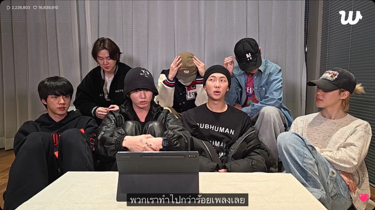 bblackjin's tweet image. 🐨 พวกเราทำไปกว่าร้อยเพลงเลย

//ทำเพลงกันโหดมาก แล้วจากเป็นร้อยเพลงเหลืออยู่ 14 เพลง