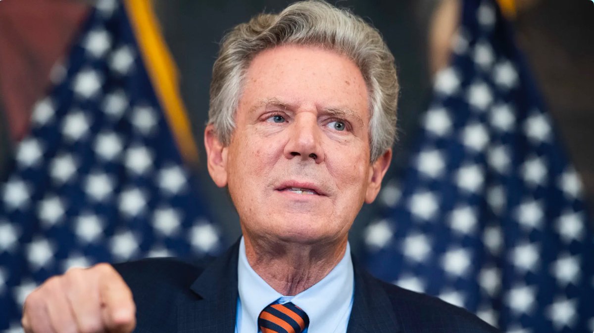 ABD Temsilciler Meclisi Üyesi Frank Pallone:

“IŞİD’i yenilgiye uğratmanın merkezinde yer alan ve ABD’nin kilit müttefikleri olmaya devam eden Kürd güçlerine yönelik hiçbir saldırı kabul edilemez.

Derhal gerilimin düşürülmesi gerek”
#KurdsOnAlert