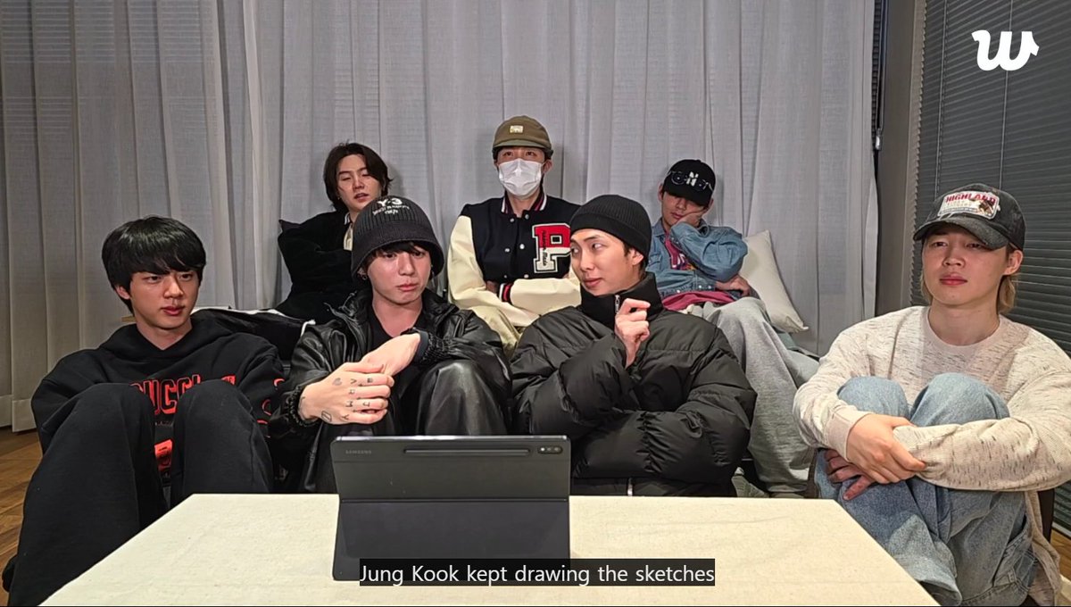 yoong_coffee's tweet image. อามี่ทำเป็นแซวเล่นว่าทีมกราฟฟิคไม่เหลือแล้ว สงสัยบังทันน่าจะทำกราฟฟิคกันเอง สรุปจองกุกเป็นคนร่างแบบโลโก้บั้มใหม่ส่งให้ค่ายจริงๆด้วย😭