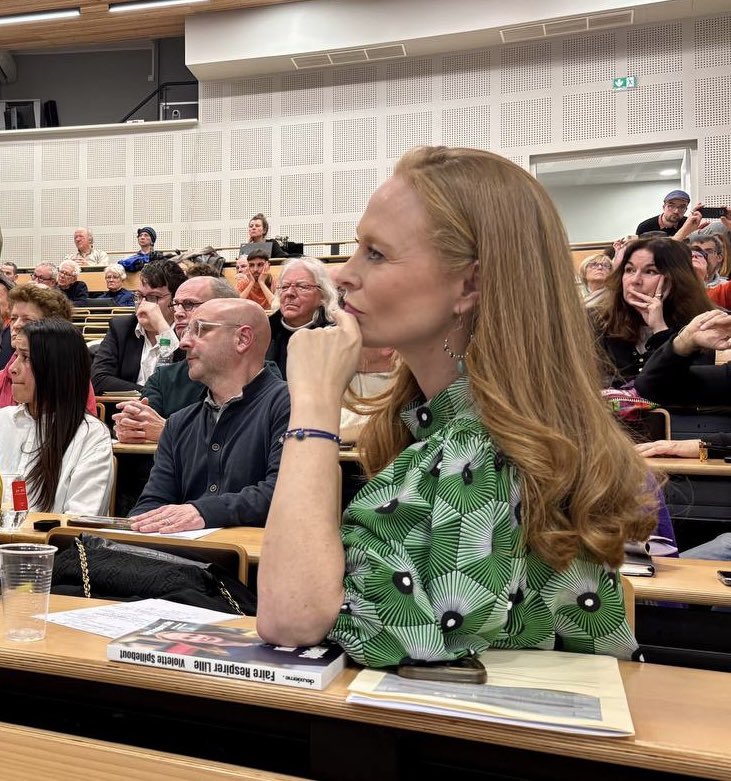 duhamel_vanessa's tweet image. Débat  hier soir à @sciencespo par les candidats à la mairie de #Lille sur la densification urbaine. 2 silences encadrait la soirée. Celui de la droite laissait un angle mort politique assez révélateur, et celui de la majorité municipale, dont la représentation ténue contrastait…