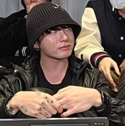 jeonjnaa's tweet image. 🐹:"dibusan bisa dirumah Jungkook kan?"

Jungkook bilek:

😭😭😭😭