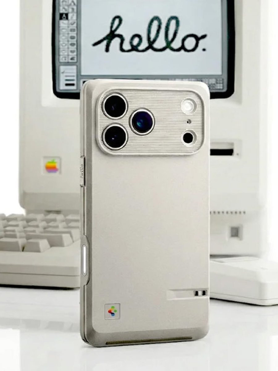 creapills's tweet image. Une coque pour iPhone 17 inspirée du Macintosh pour les nostalgiques d’Apple 📱

Pour les 50 ans d’Apple, Spigen transforme l’iPhone 17 Pro en clin d’œil au Macintosh 128K avec sa coque Classic LS : teinte beige, formes “boxy” et détails rétro assumés.

Plus d’infos :…
