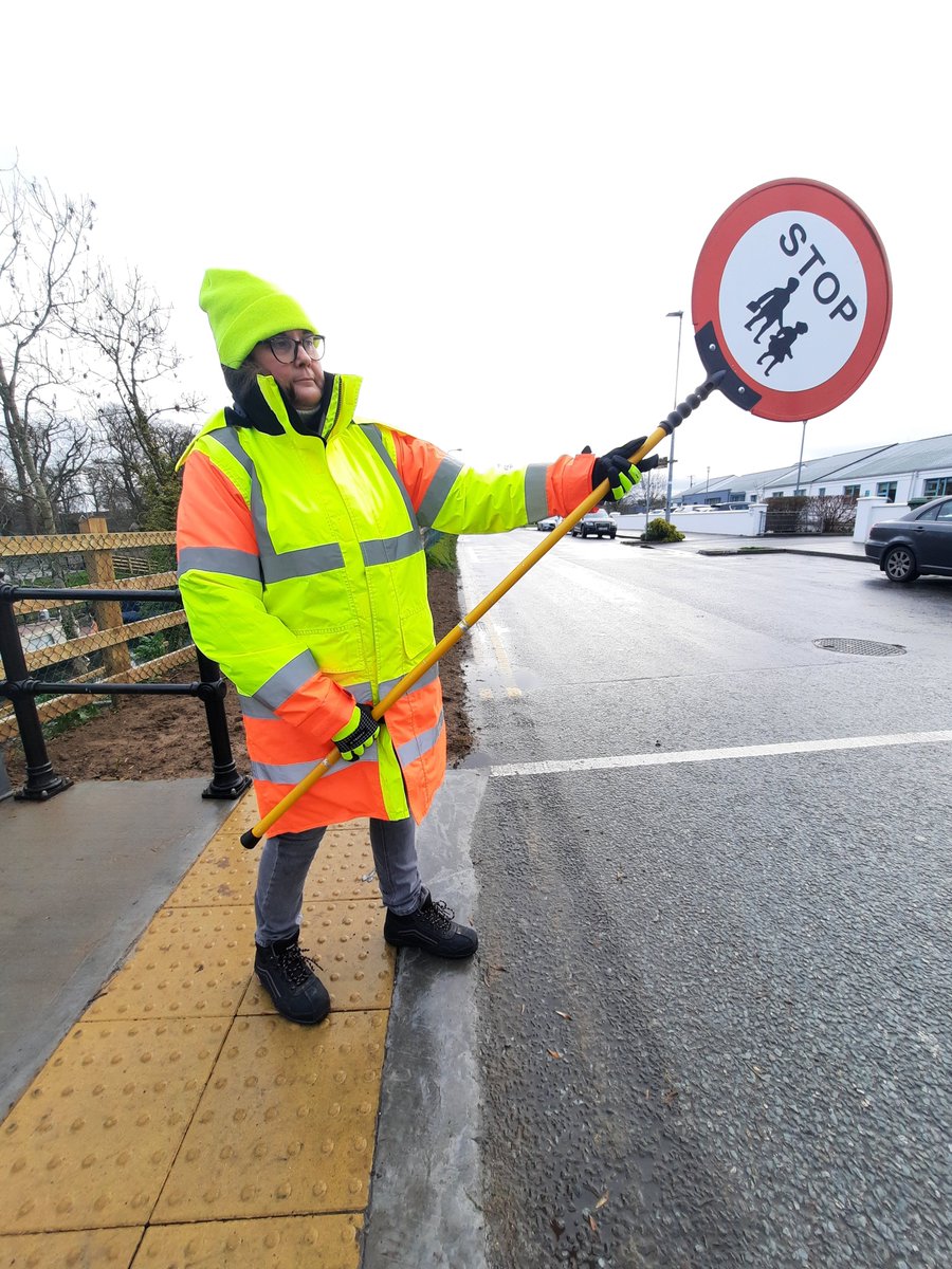 Corkcoco's tweet image. 🚸📣 Attention all drivers 📣🚸

As we navigate the busy roads surrounding our schools, let's prioritise safety above all else. 🛑✋

#VisionZero #RoadSafety #DriveSafe

@RSAIreland