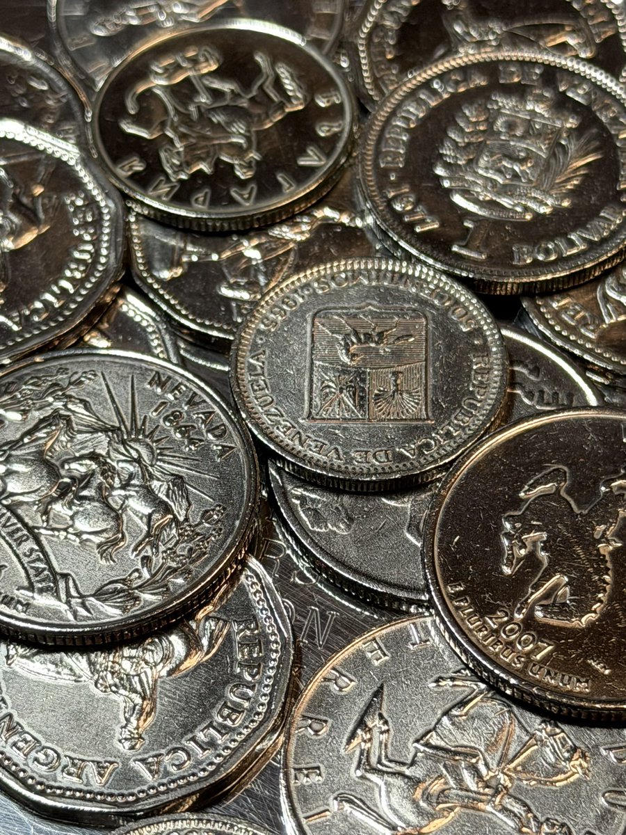 お久しぶりに ランダムピンバッチ持参します！ 2026年初は馬柄コイン🐎✨ #クラマケ08