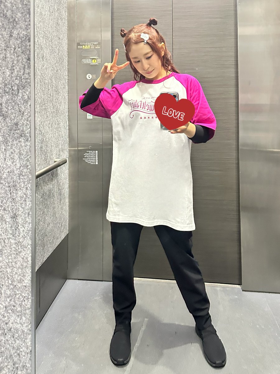 #Neuweltfahrt_大阪追加公演DAY1
のグッズ付きチケット特典のTシャツはあこカラーです🩷
ギャルみがあって好きだなぁ🥰

#バンドリ #Roselia