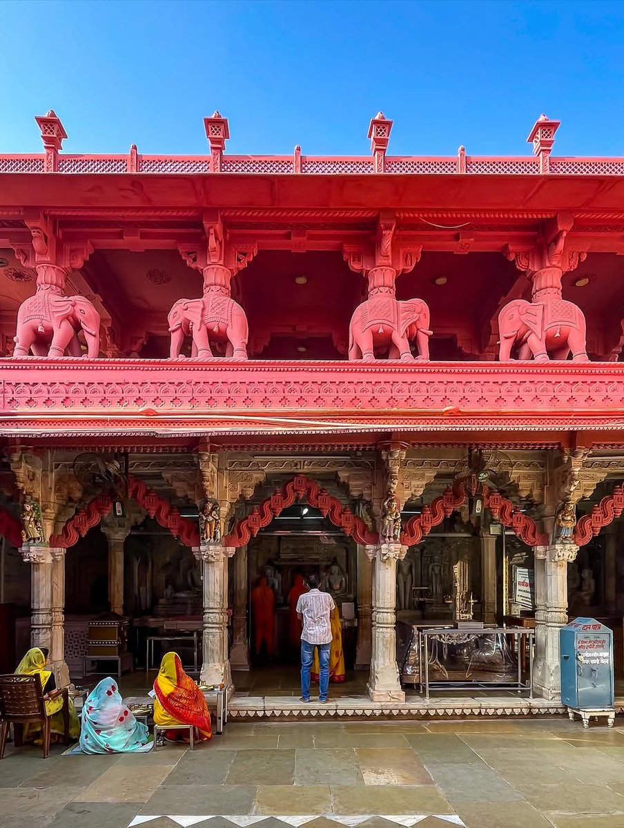 The beautiful Sanghi Ji Jain Temple in Sanganer, Jaipur, is so renowned that even Emperor Akbar once visited it along with the Amer King.

#Jainism