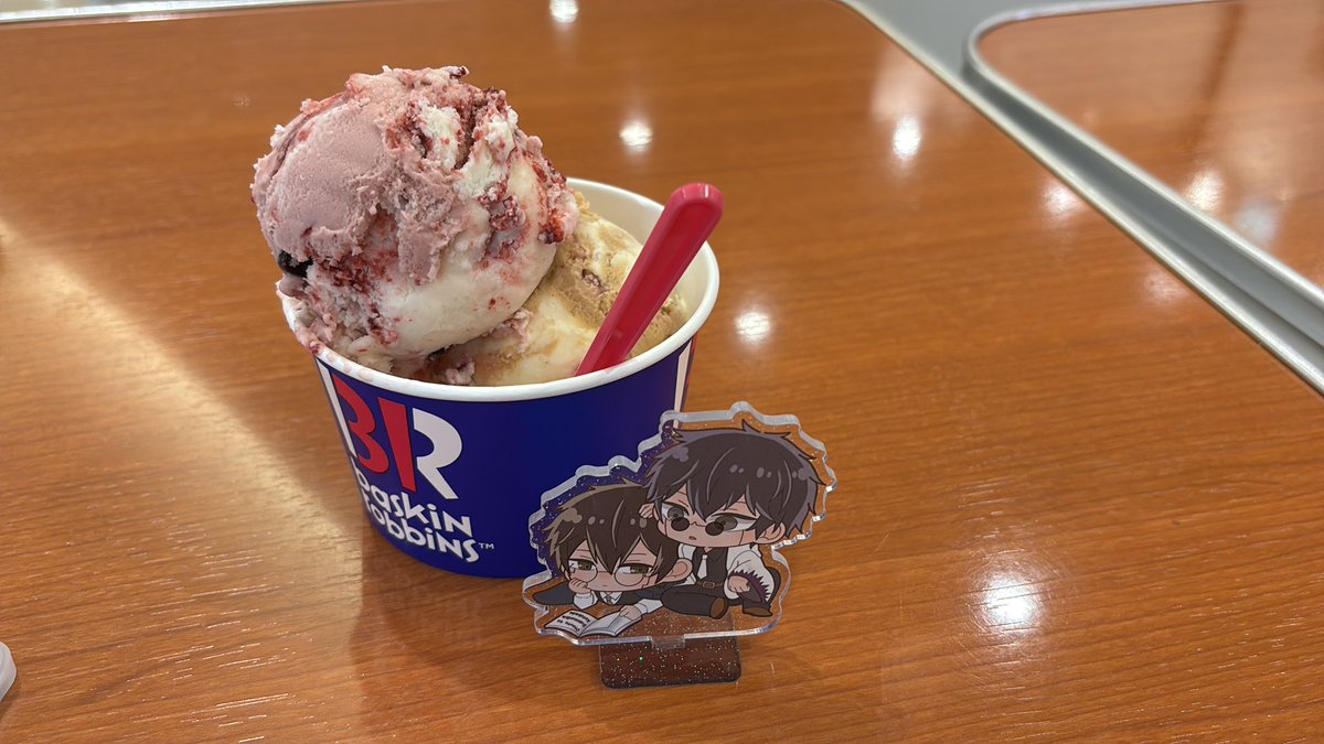 バスキンの総選挙1位を勝ち取ったラブラブポーションサーティワン。
注文する時、石破ラブラブ天驚拳並の小っ恥ずかしさがある。