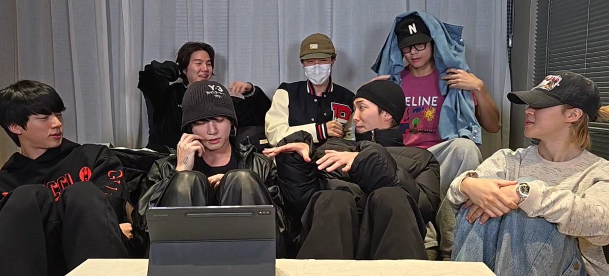 sugatradamus's tweet image. • bts know about army theories for the logo
• jungkook worked on ARIRANG’s logo sketches
• bts made more than 100 songs but only choose 14 songs for the album. every member participated in making more than 10 songs 
• they said we should look out for the tracklist 👀