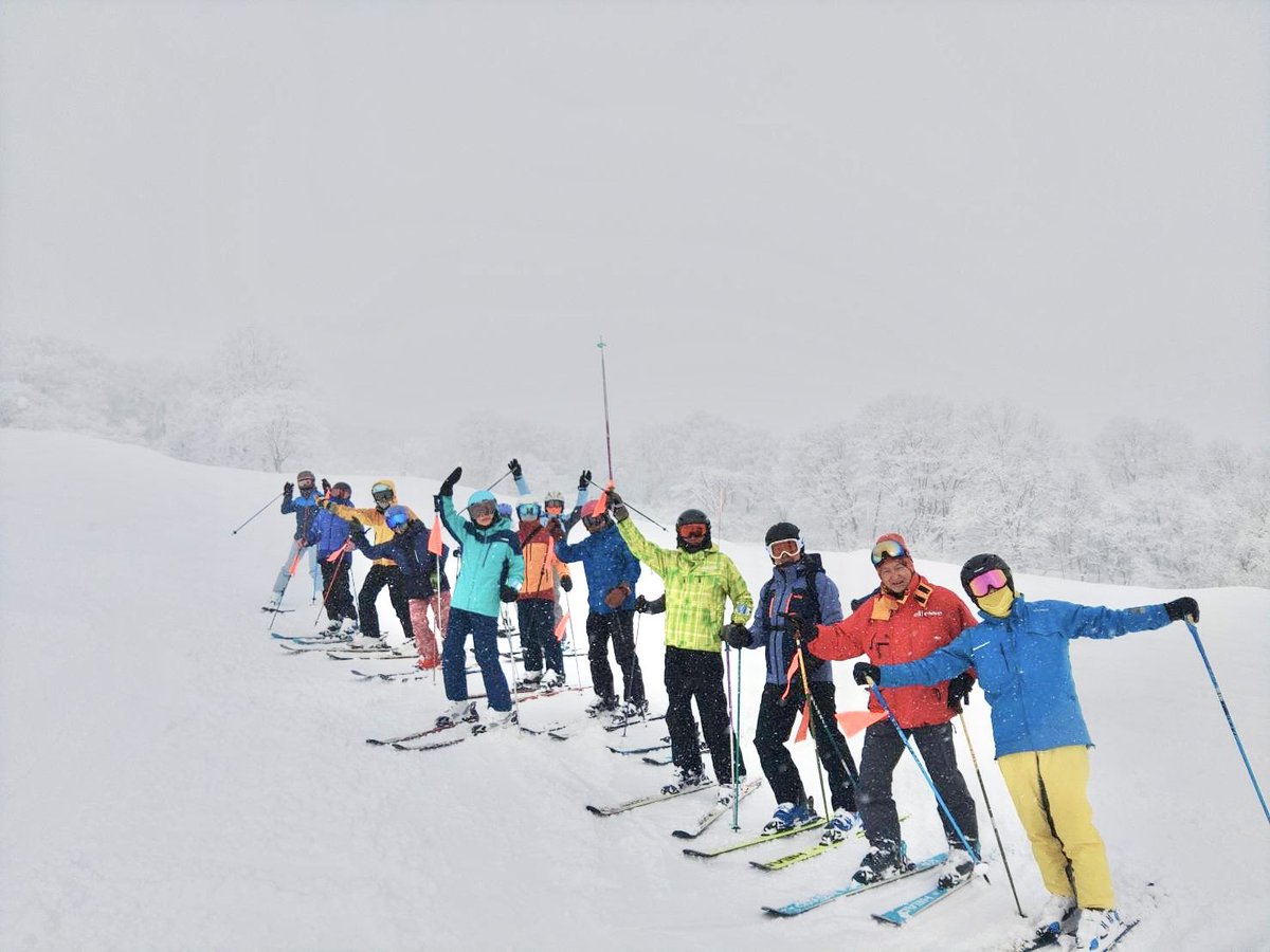 shikiclub's tweet photo. 2026年1月12日発　ナイスミドルスキーツアー⛷️
妙高赤倉観光リゾートスキー場プラン❄️
やっぱり雪山は最高ですね👏

ナイスミドルツアー特集はこちら▼
https://t.co/Biz7qrWvgO https://t.co/Nbqj7eH1yx