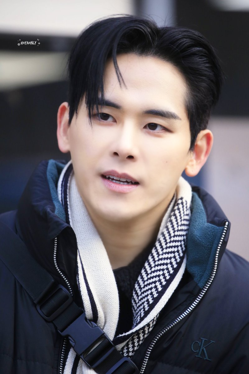 이것저것 하느라 호원 캘린더 📅를 못 만들었는데 허전해서 안 되겠네요. 이제부터 준비해야 하니 혹시 조금 늦더라도 2026 호원 캘린더 공구하고 싶은 분들 계시다면 DM 남겨주세요. 그리고 나혼렙 컷들로만 하는 게 좋으신지, 26년 활동 사진이 들어가는 게 좋은지도 의견 남겨주세요
#이호원 #hoya