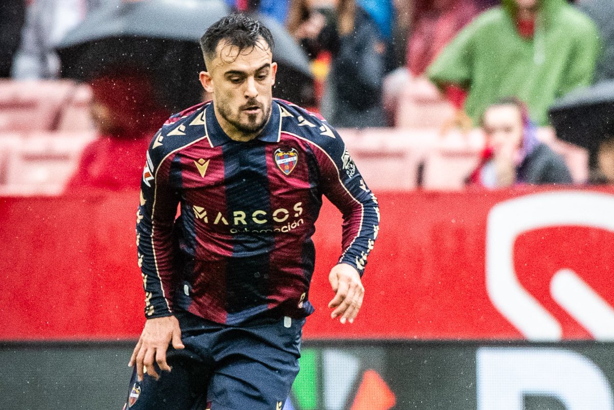 marcescribano99's tweet image. Diego Pampín sufre una lesión muscular en el sóleo de la pierna derecha. El parte médico oficial del Levante no da tiempo de baja y asegura que "la evolución de la lesión marcará su incorporación a los entrenamientos con el grupo". Manu Sánchez, por tanto, apunta a titular.