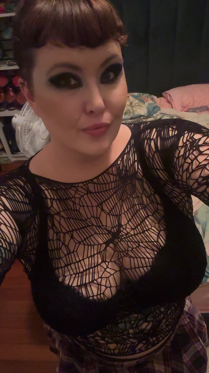 Made teenage Candy happy by seeing Till Lindemann last night. Shit at taking selfies when I’m out