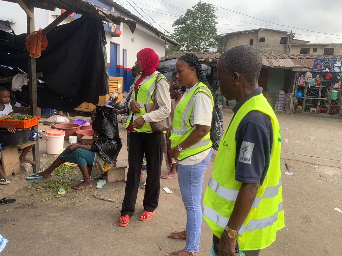 Jeudi 15 janvier 2026

Gare routière d’Anyama

Sensibilisation des chauffeurs, commerçants, vendeurs &amp; usagers : sacs poubelles obligatoires, respect des horaires, propreté des quais et abris. 

#Ecotisa #Anyama