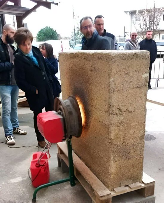 Hemp is extremely heat resistant. 

This is a wall made of hemp heated at 360°C for 4 hours with almost no effect.