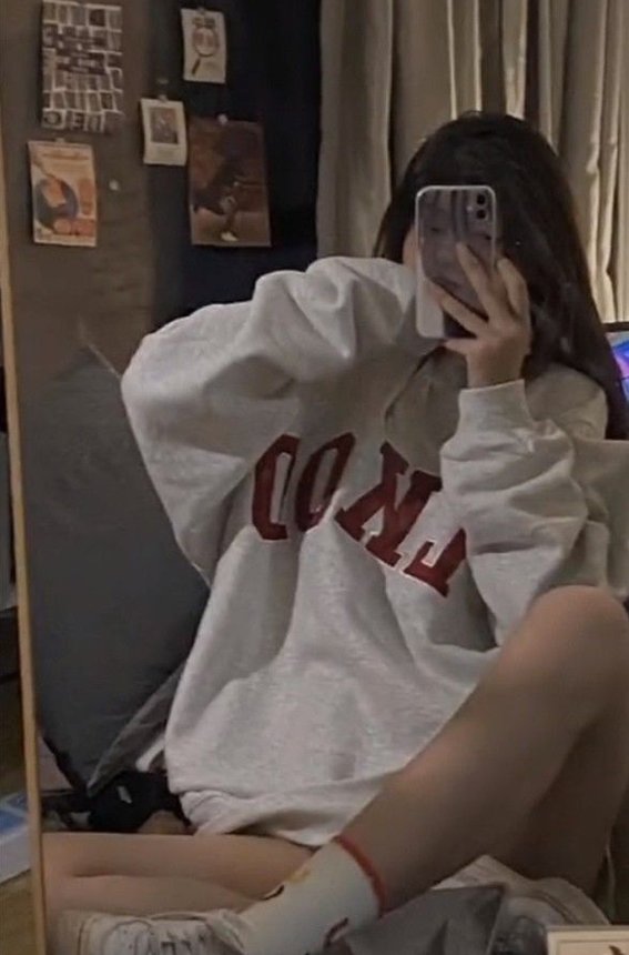 phidel31's tweet image. 猫が膝の上で丸くなって寝てる
可愛すぎて動けない 🗼