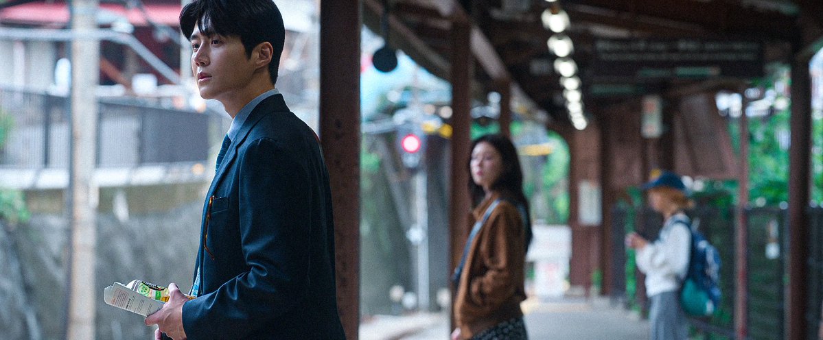 kdramas__'s tweet image. the cinematography of can this love be translated is just so beautiful right from the beginning. Such pretty frames✨

#CanThisLoveBeTranslated
#CanThisLoveBeTranslatedEp1