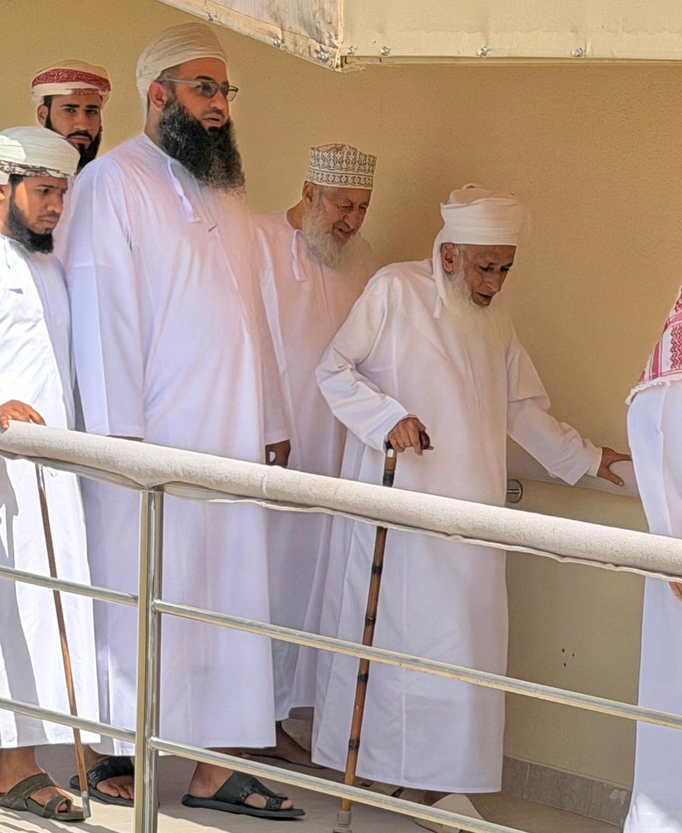 إطلالة سماحة الشيخ أحمد بن حمد الخليلي -حفظه الله- عقب أداء صلاة الجمعة اليوم. حفظ الله سماحته وبارك في عمره. 🤍
#الشيخ_الخليلي #عمان #صلاة_الجمعة