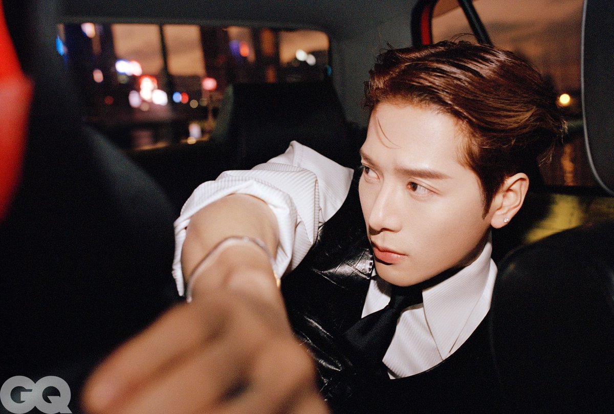 JacksonWang852's tweet image. Jing Ying GQ 2026 January Issue 
.
Change ur screen saver 🤳
.
#GQChina
#JACKSONWANG 
#王嘉爾 
#잭슨

2026.
Be patient
Wait for me
💋