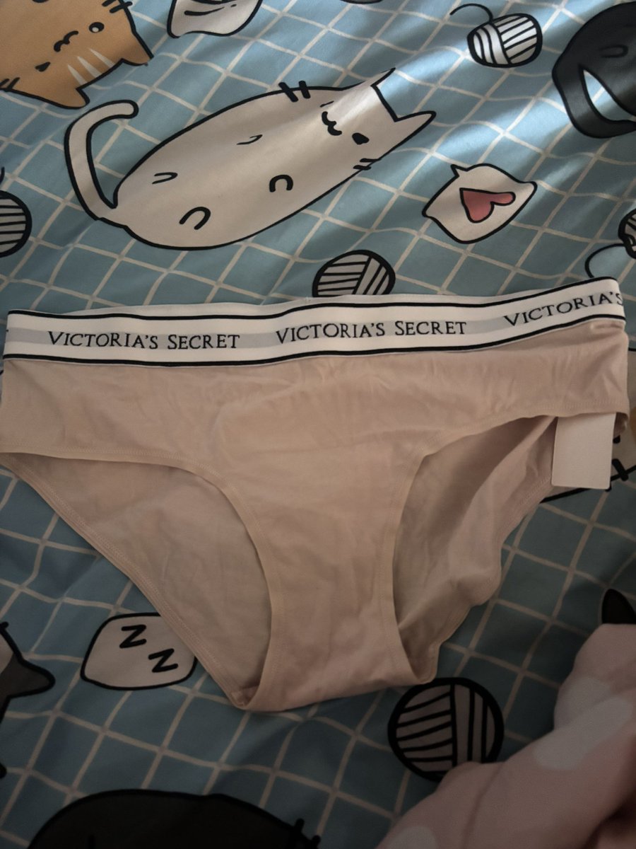 rubyisurbae_'s tweet image. ขายต่อไซส์ m มือ 1 ค่ะ ป้ายยังไม่แกะ พึ่งซื้อจากช้อปไืทยเมื่อวานค่ะ 520 รวมส่ง นัดรับแถวบางกะปิได้ค่ะ  #ส่งต่อvictoriasecret