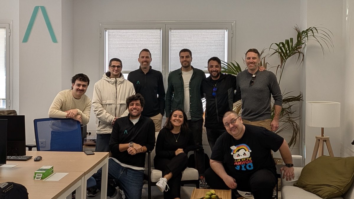 Today, the Cádiz office is full of life, good food, and great conversations.

But what really matters is being surrounded by people aligned with what we’re building at Predictable Machines.

We’ll do amazing things together ❤️