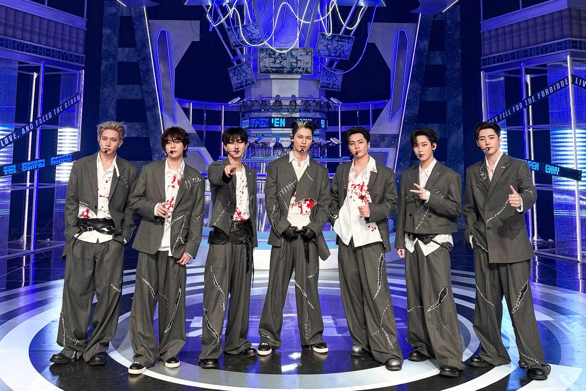 ENHYPEN's tweet image. [#오늘의ENHYPEN] 나는 반갑지 엔진의 넘치는 사랑이😎 힘차게 응원해줘서 고마워요 엔진💕 #260116 @ 뮤직뱅크