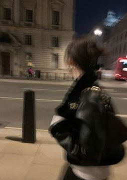 JayWhoButMe's tweet image. 新しいレシピでクッキーを焼いたら、焦がしてしまって残念な結果に 🐥