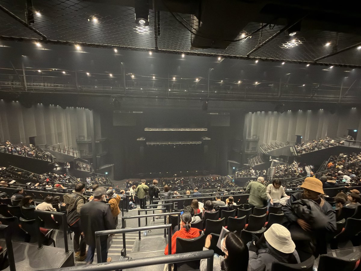 yozik's tweet image. ほぼ最後尾だけどど真ん中！