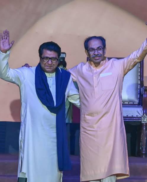 ayushukla1's tweet photo. इन दोनों भाइयों ने आदरणीय बाला साहब ठाकरे जी का नाम डुबोया था आज मुम्बई ने दोनों भाइयों को डुबो दिया।
मुंबईकरों ने आज बाला साहेब ठाकरे जी को श्रद्धांजलि दी।
#BMCResults
#BMCElections2026 https://t.co/Cp0LqWLwkl