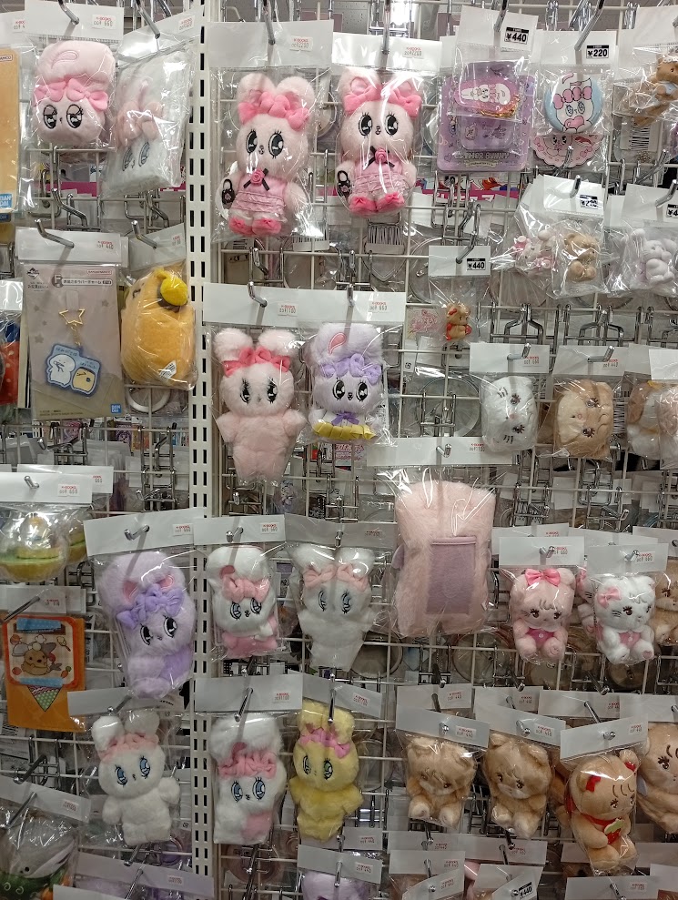 キャラ館αオープンしました💜 『#mikko』『#エスターバニー』 のグッズ