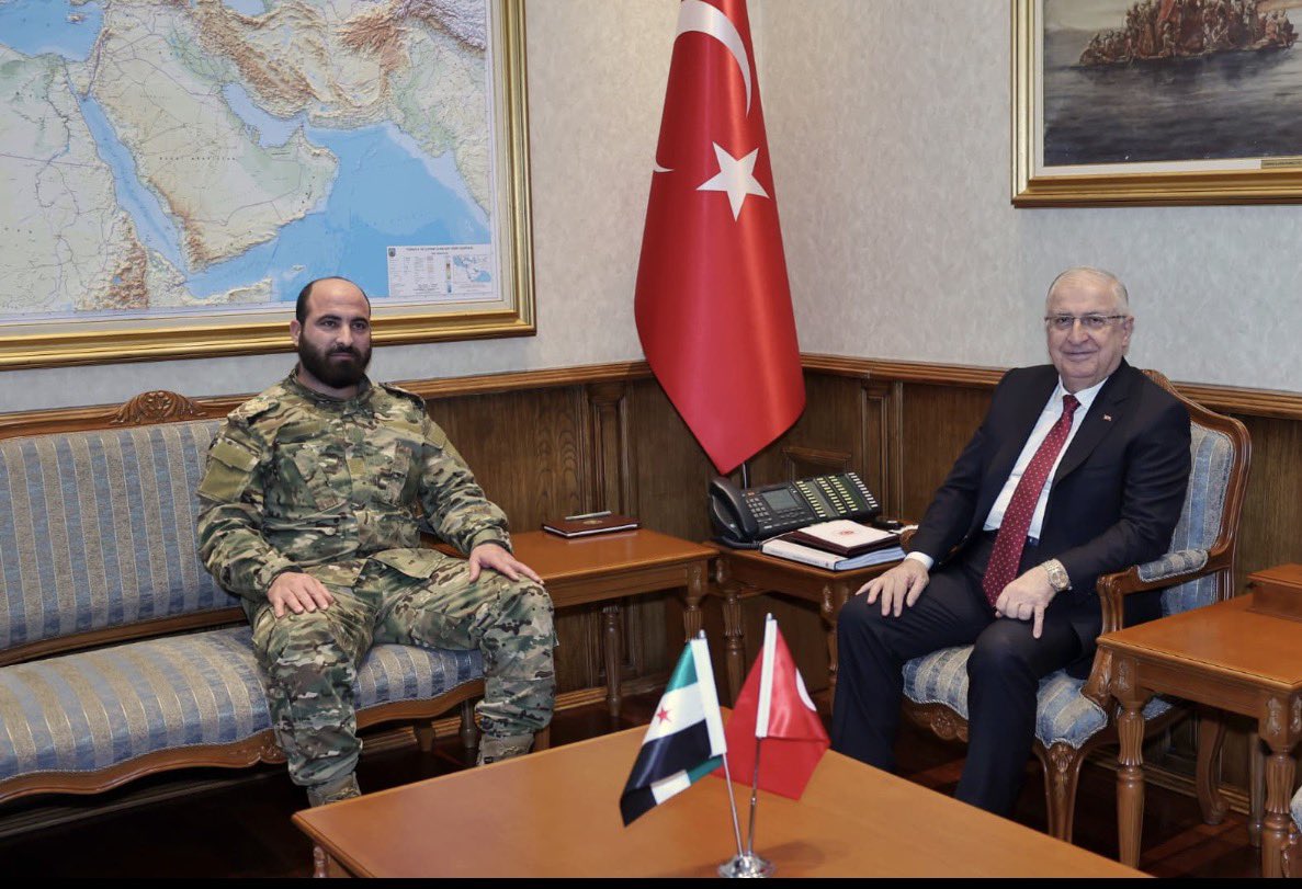 Milli Savunma Bakanı Yaşar Güler, #ABD'nin Ankara Büyükelçisi ve Suriye Özel Temsilcisi Tom #Barrack’ı kabul etti.
Oturma düzeniyle alakalı tartışmalar var. Sn Bakanın Bakanlıktaki her kabulünde oturma düzeni aynı. ABD büyükelçisine özel bir durum değil.