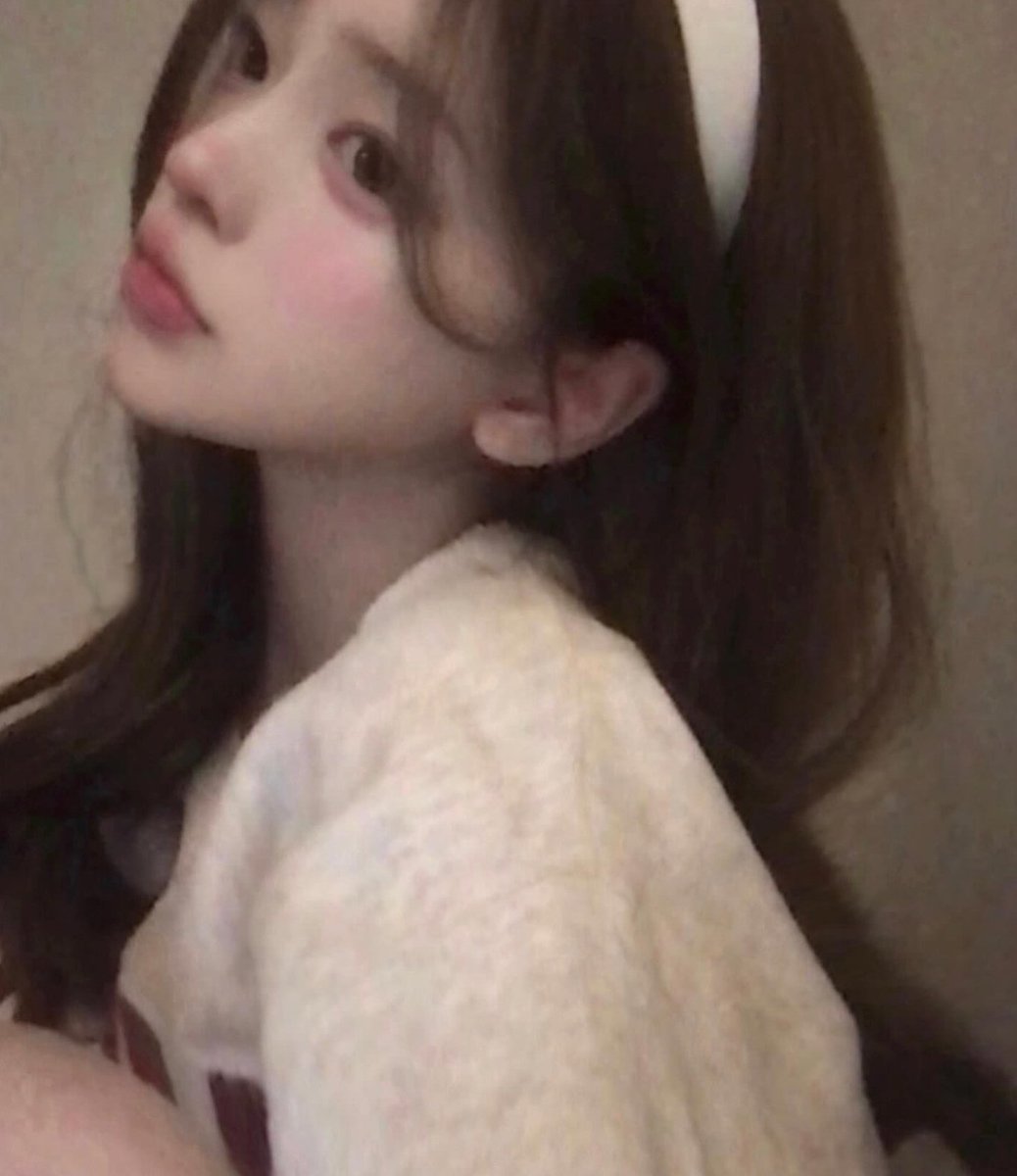 Pnutpocket's tweet image. コンビニで新しいスイーツ見つけて明日のお楽しみにしよう 😵