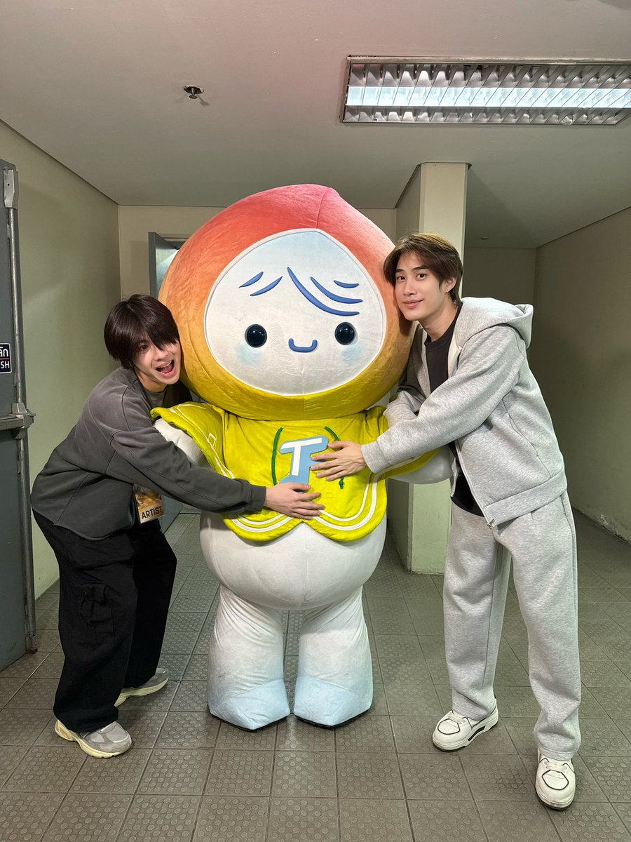 KhemjiraSeries's tweet image. ลูก ๆ หลาน ๆ มาแล้นนนน 🤩✨️ อยู่ในอ้อมกอดบุพการีอย่างปลอดภัย กินจนพุงเต่ง นอนแบบเต็มตื่น พร้อมจะมาขโมยหัวใจทู้กคนแล้วจ้ะ 💘 ตั้งแถวเดินตามมาเลยน้อล ๆ พี่ลูกแอดจะเทรนให้เอง 😎📝💯

LIVE STREAMING TICKETS
🎫 : allticket.com/event/Khemjira…

KHEMJIRA CONCERT SOON
#KhemjiraConcert…