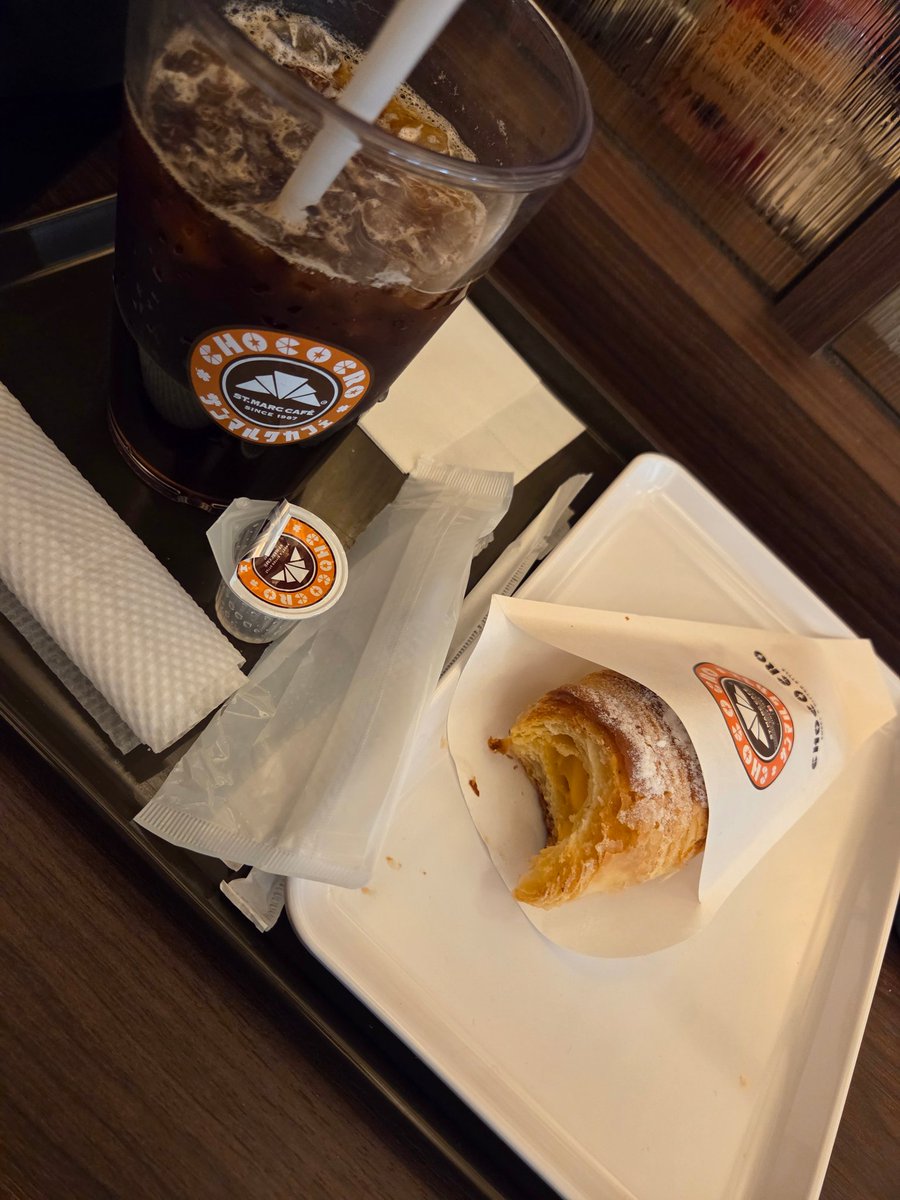 When you feel gloomy, unmotivated, and sleepy but the day needs to move on-

My solution is cafes☺️

Komeda's my beloved🥰
Saint Marc is ok. I like their specialty croissants.