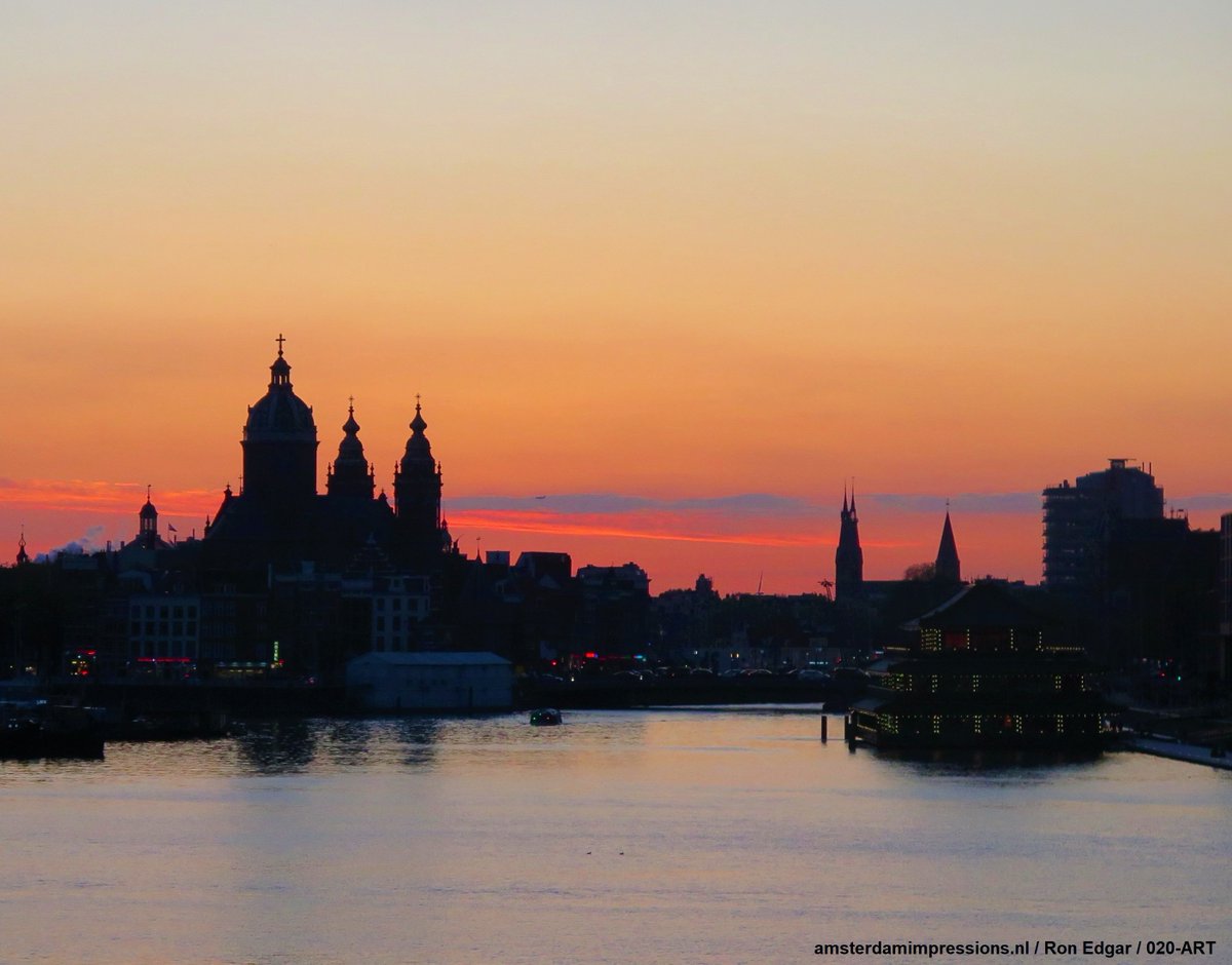 Photo / Oosterdok - Amsterdam 
<a href="/020_Impressions/">Amsterdam Impressions</a>
#streetphotography #urbanphotography #Amsterdam
