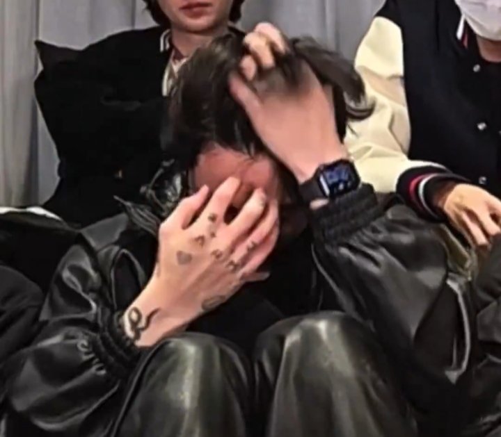 swygirl's tweet image. Jungkook is wearing smartwatch, I haven't seen him wear watches in ages 😭