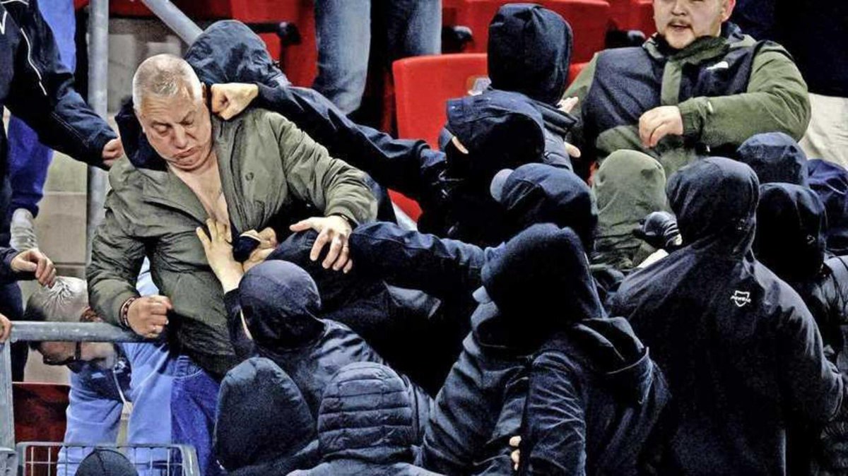 The moment West Ham hooligan and legend Knollsy fought of a lot of AZ fans who attacked the family of the West Ham players aswell as some invited people. 

West Ham legend Knollsy stood his ground and AZ couldn't push further. Knollsy was not alone, friends and players of West