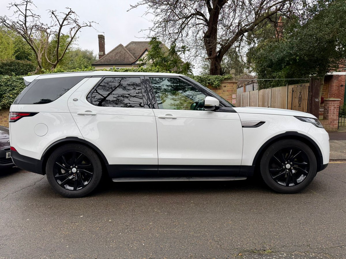 UKRoadrunner1's tweet photo. SOLD 🔥🔥 2019 Land Rover Discovery ✨
This Discovery blends luxury, space, and it’s officially off to its new home. ✅

Your next SUV could be closer than you think.

📲 WhatsApp/Call +44 7850 064 725 | +254 111 268 630
📩 sales@ukroadrunner.co.uk
🔗 https://t.co/NMQaiZerLV https://t.co/36rSGIJAGT
