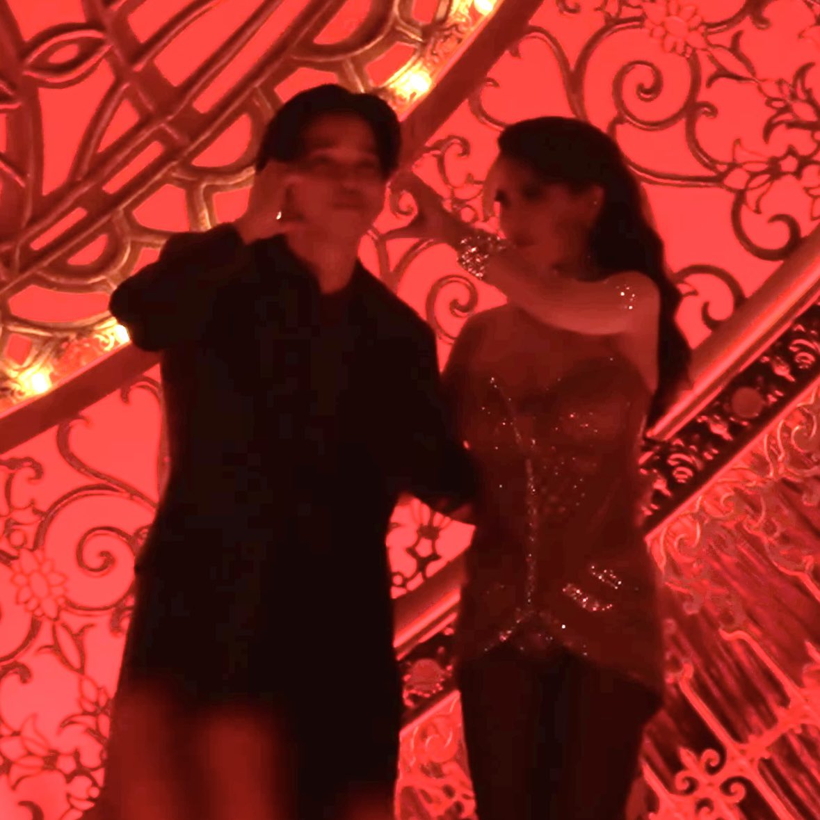 볼하트하는 홍광호님이
종이 뒤가 아니고  진짜로 실존한다니…