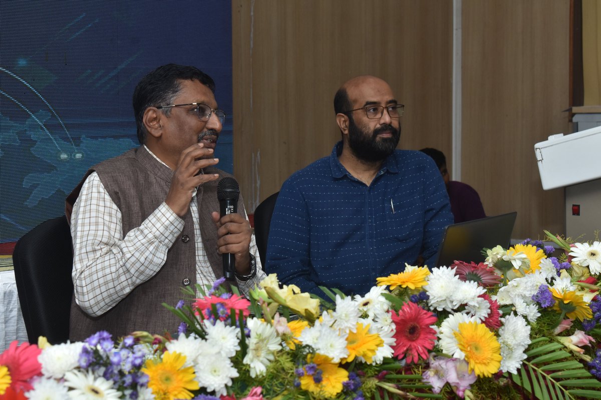 profpatelmi's tweet photo. The Regional Director, Assistant Regional Directors, LSC, Programme Centre co-ordinator meeting (12th-13th January, 2026) was an occasion to meet various persons from across India. During the meeting I had a fruitful interaction regarding the implementation of Samarth at CDOE https://t.co/4nZMLC19Df