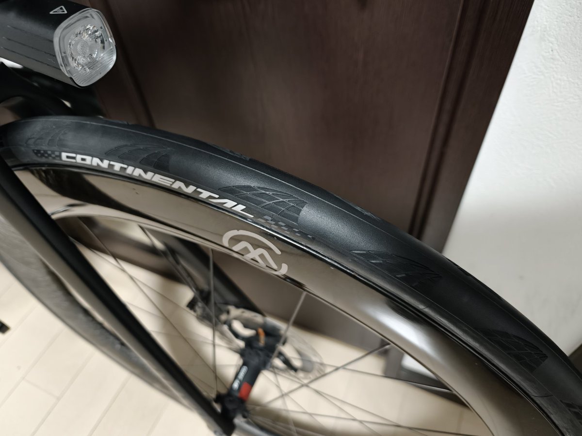 小が大に勝つ逆転経営 新品 新品タイヤ組んだら、逆向きで悲しい華金😇🌸(笑)